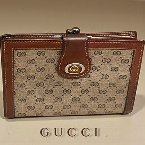 Vintage Gucci GG KISS-Lock Bifold Wallet LOVELY CONDITION!